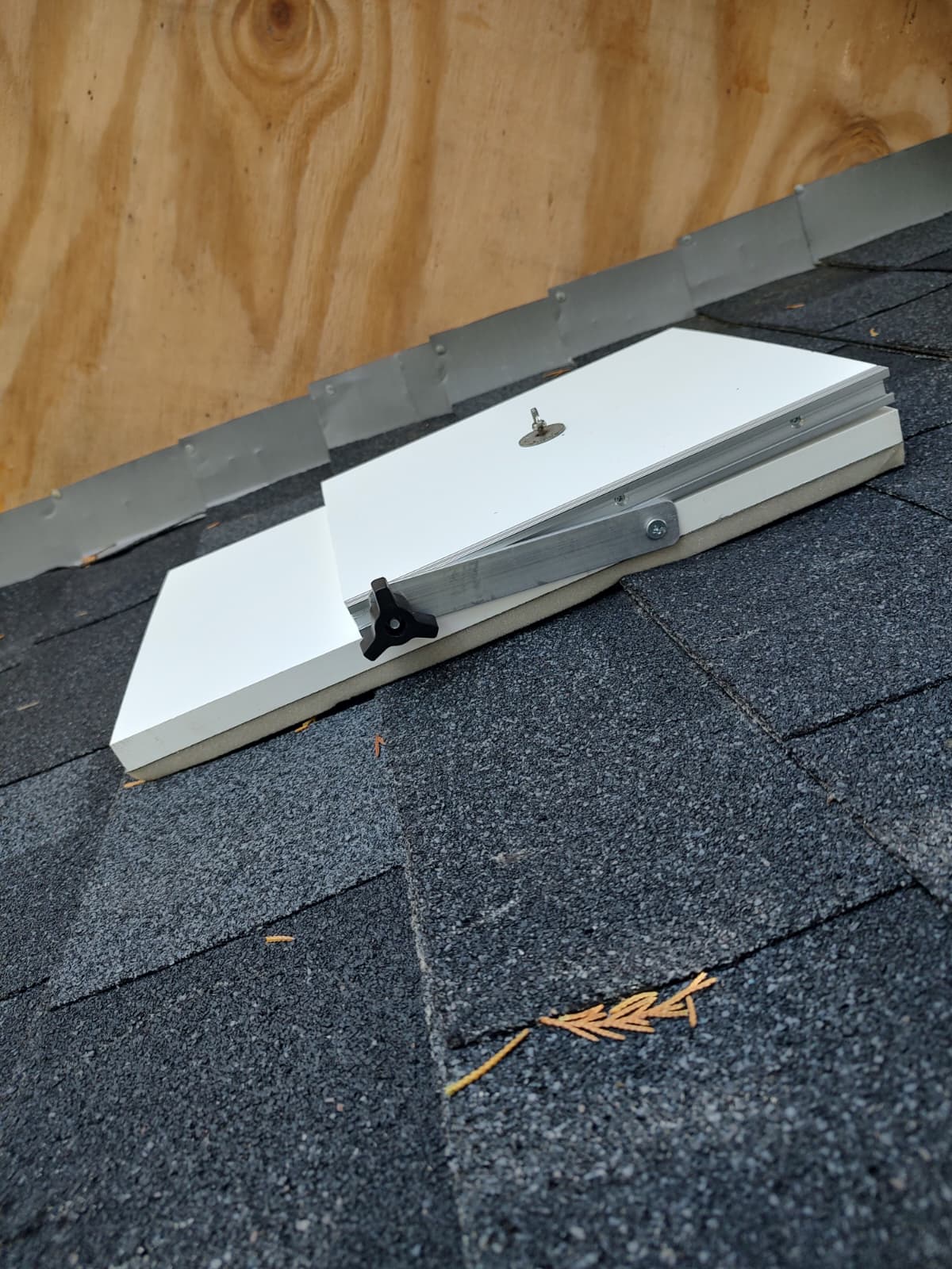 Compact folded profile