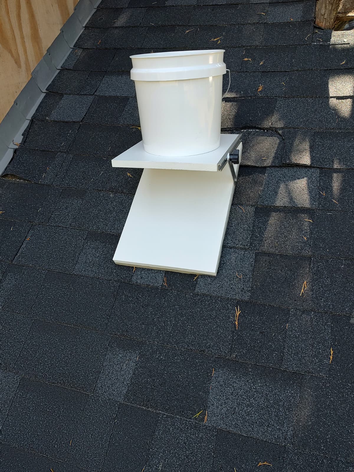 Platform side view on roof